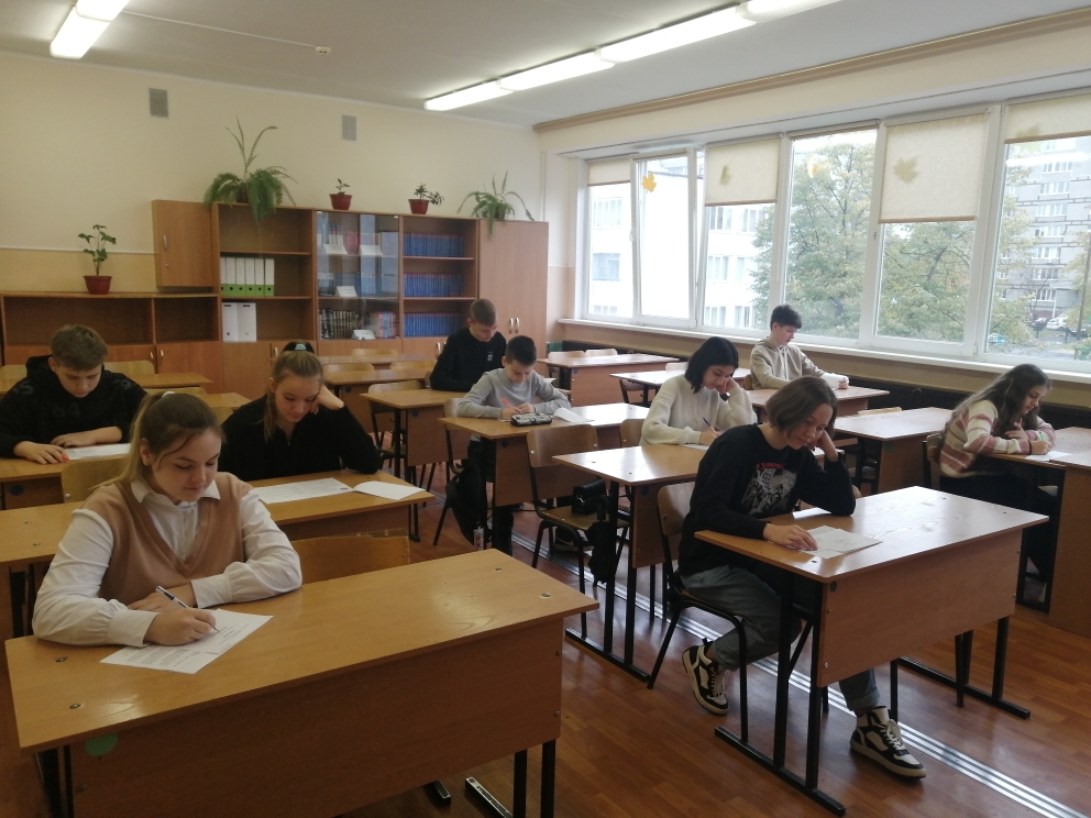 20 октября 2022 года в МБОУ «СОШ №16 с УИОП» прошёл школьный этап Всероссийской олимпиады школьников по английскому языку в 5 - 11 классах.
